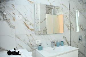 White Moon Apartments