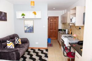 LN NEWLY FURNISHED WEST SUITE APARTMENTs