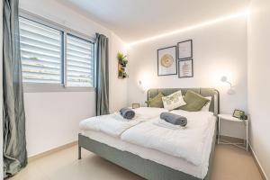 Beachfront paradise with spectacular sea view