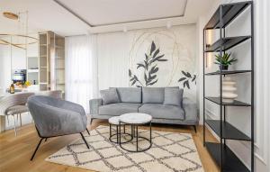 Lovely Apartment In Sveti Filip I Jakov 
