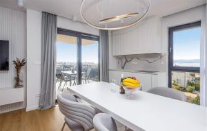 Lovely Apartment In Sveti Filip I Jakov 