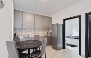 Beautiful Apartment In Srima With Wifi 