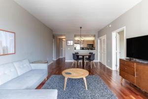 Blueground Hayes Valley balcony gym nr dining SFO-1679