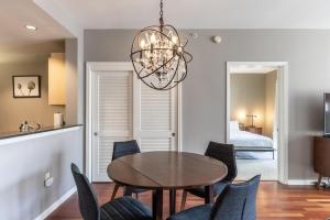 Blueground Hayes Valley balcony gym nr dining SFO-1679