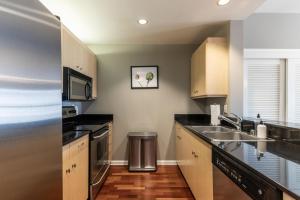 Blueground Hayes Valley balcony gym nr dining SFO-1679