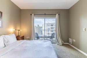 Blueground Hayes Valley balcony gym nr dining SFO-1679