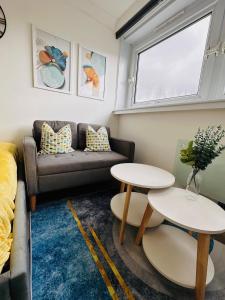 Private Room in Modern Shared Apartment, Each with Kitchenette, Central Birmingham R1
