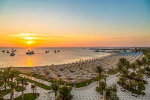 Grand Palace - Couples only 18 years plus