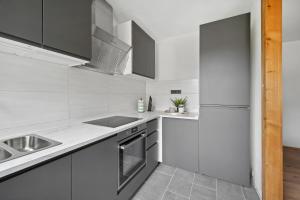 Modernes 4 Zimmer Apartment mit brandneuer Einrichtung