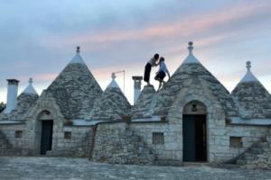 Trullo with swimming pool. Charme&relax