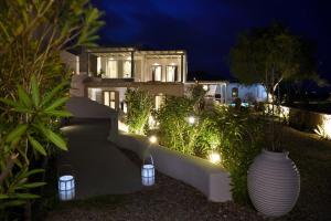 Stunning 4Bed Villa with Pool in Kalafatis Spilia