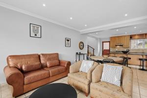 San Lameer 10429 - 5 Bedroom Superior - 10 pax - San Lameer Rental Agency
