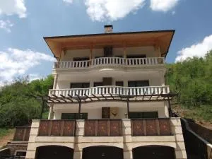 Къща за гости ДОБРУДЖАНКА - Šipkovo