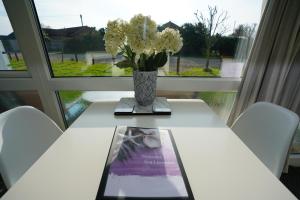 Sea Lavender Holiday Chalet, close to sandy beach