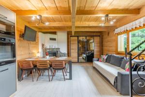 Domek SIUSTER z widokiem na góry - doskonała lokalizacja, niedaleko Term Bukovina oraz stoków! - w święta oraz sylwestra posiłki serwowane są w obiekcie 120m dalej