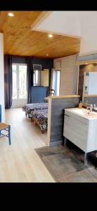 Maisons de vacances Gite Les Chardons Bleus , les pieds dans l’eau : photos des chambres