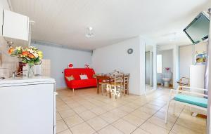 Cozy Home In Montmorillon With Wi-Fi