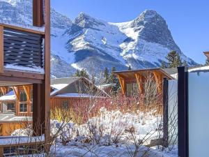 Spring Creek Spacious Luxury King One Bedroom plus Den at White Spruce Lodge