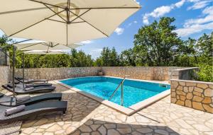 Cozy Apartment In Jadranovo With Outdoor Swimming Pool