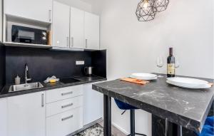 Lovely Apartment In Jadranovo With Wifi 