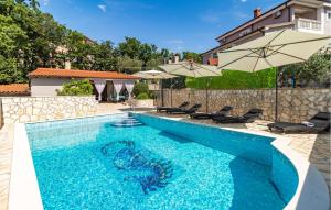 Lovely Apartment In Jadranovo With Wifi