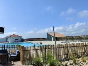 Appartement T2 avec terrasse, piscine, parking - Le Barcarès - FR-1-195-46