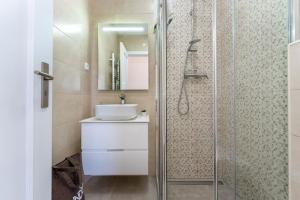 Paz e Vista Mar with Pool & WiFi