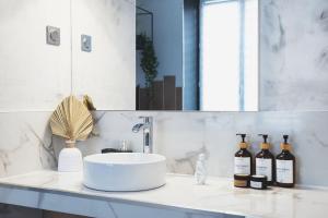 LOVE ROOM, La Douce Angevine