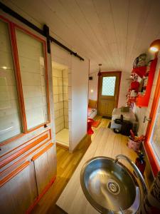 Tentes de luxe Roulotte Seventies : photos des chambres