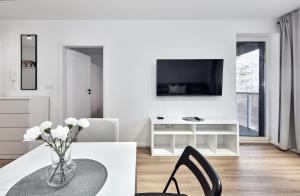 Sielawy Modern Apartment by BookingHost