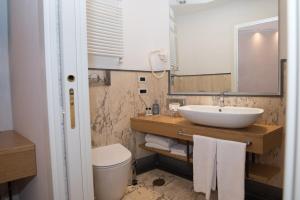 Deluxe Double Room room in Hotel Accademia