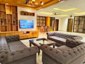 The Crown:The Pinnacle of Luxury - Birbhaddar