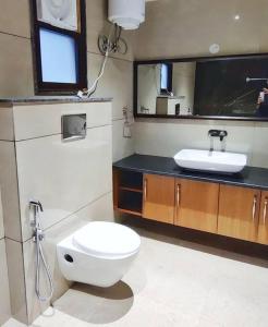 The Crown:The Pinnacle of Luxury