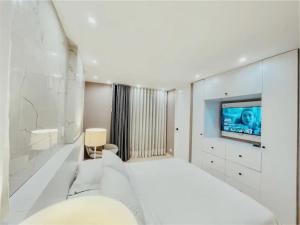 Ideal Location With Huge Terrace & Great View