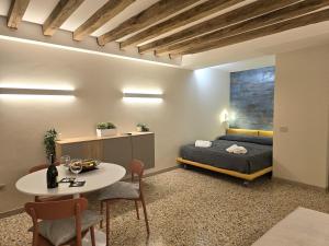 Cozy Studio with Canal View