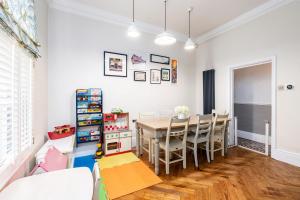 Luxury Victorian Town House - with parking.