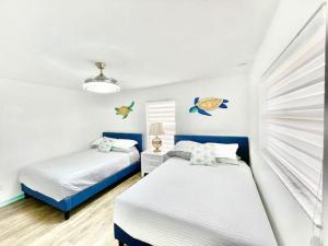 Family-Friendly Home With Heated Pool and Kayaks Villa