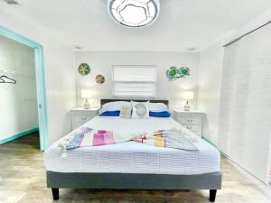 Family-Friendly Home With Heated Pool and Kayaks Villa