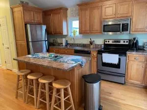 Sandy Feet Retreat - Walk To Beach! - Clinton