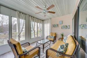 Inviting Condo with Pool Access, Near Branson Strip!