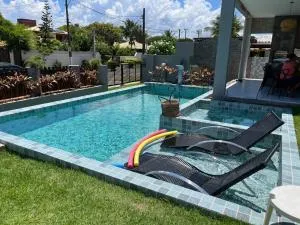 Guarajuba a passos do mar - Água Comprida