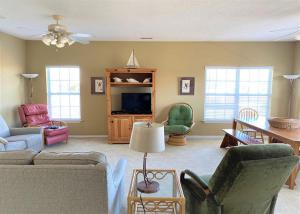 Session Break Home- Approx 528 Feet to the Beach