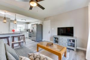 Pet-Friendly Mableton Home with Grill and Fire Pit!