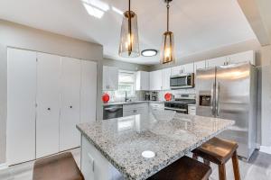 Pet-Friendly Mableton Home with Grill and Fire Pit!