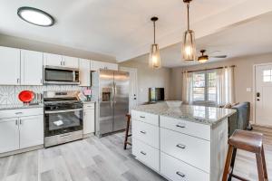 Pet-Friendly Mableton Home with Grill and Fire Pit!