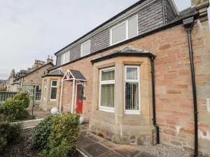 16 Fairfield Road - Dingwall