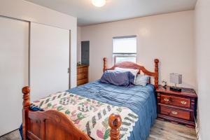 Blackberry Cottage with Yard Near Westport and Beach