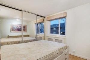 Spacious 3 Bedroom Portobello Apartment with Patio