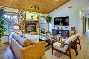 Big Bear Lake Retreat with Game Room 1 Mi to Slopes
