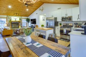 Big Bear Lake Retreat with Game Room 1 Mi to Slopes